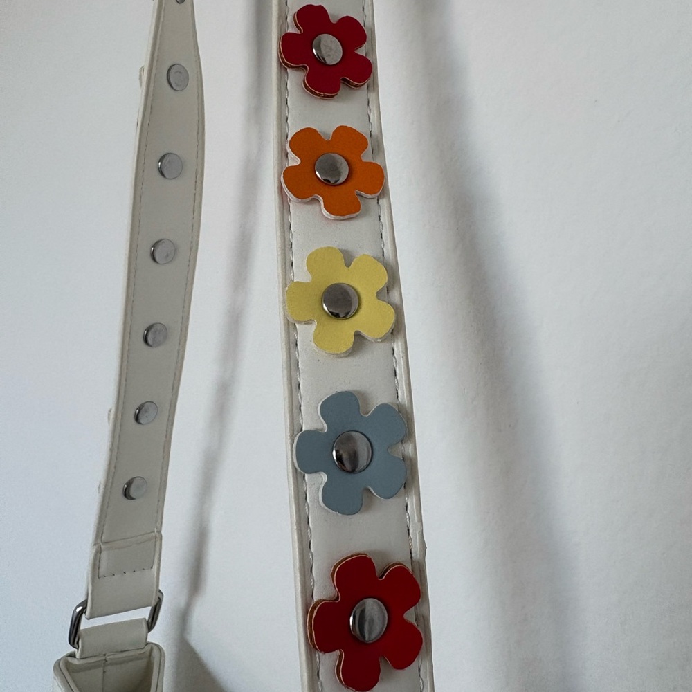 Floral Strap White Shoulder Bag - Picture 3 of 6